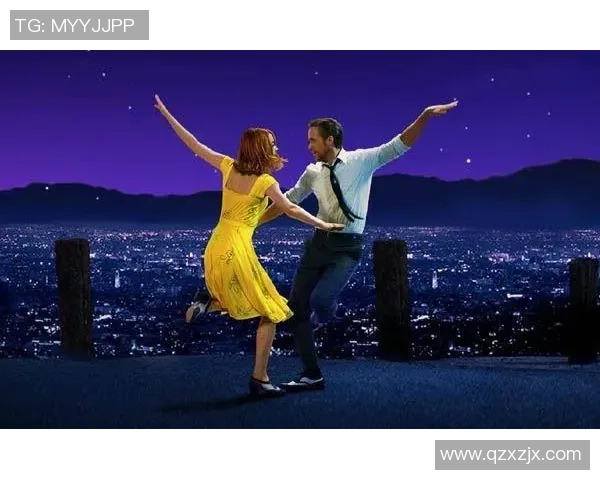 足球场上的爱情故事：球星与女友共同追梦的励志旅程